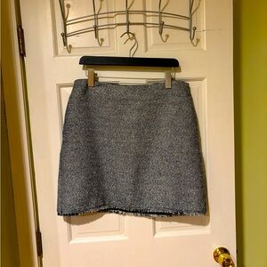 Beautiful Banana Republic skirt. Perfect for any occasion.
